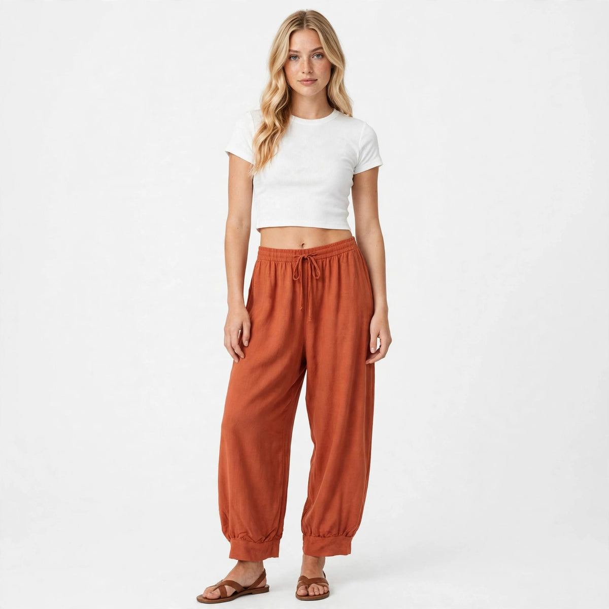 Pantalon large fluide et décontracté à taille haute