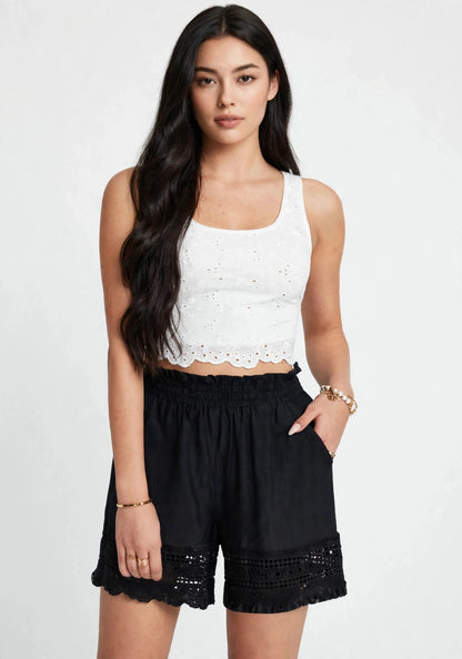 Short fluide taille haute à détails ajourés et taille élastiquée