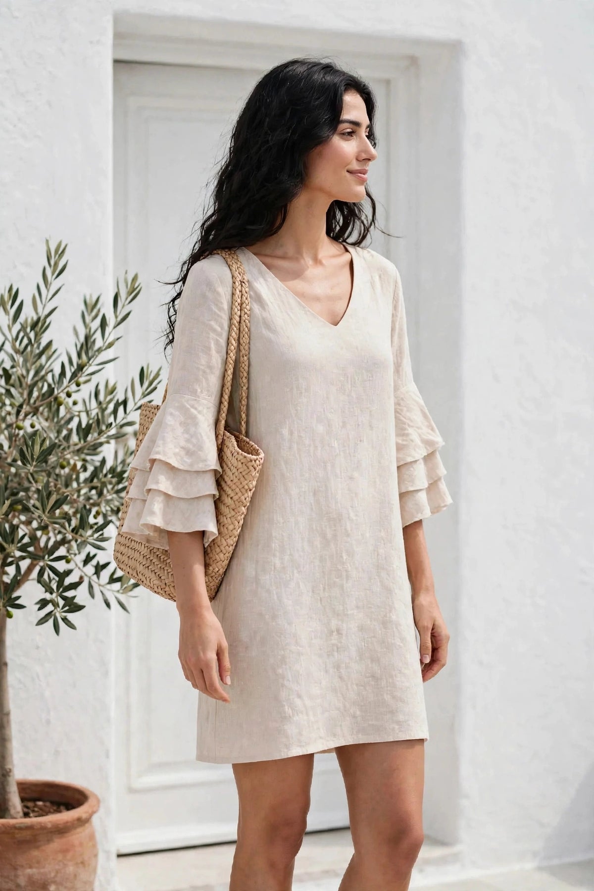 Mini-robe chic à volants superposés et manches bouffantes