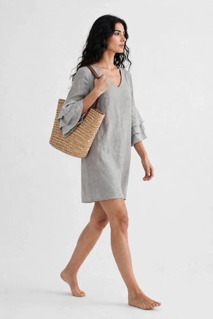 Mini-robe chic à volants superposés et manches bouffantes
